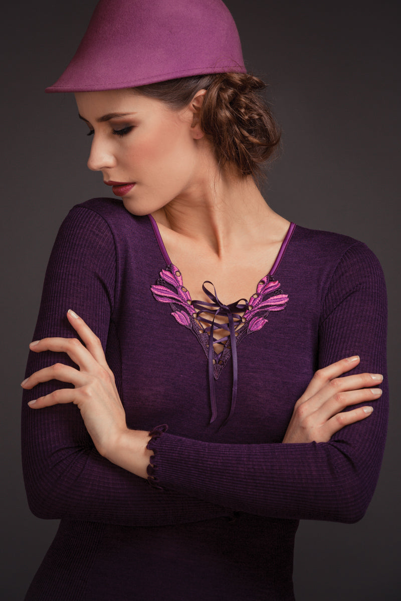 Maglia sottogiacca da donna 336 in lana seta - Manica lunga, macramè bicolore e nastrino di raso