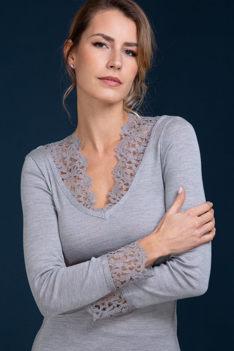 Women's under-jacket sweater 806 in silk wool - Long sleeve and V-neck