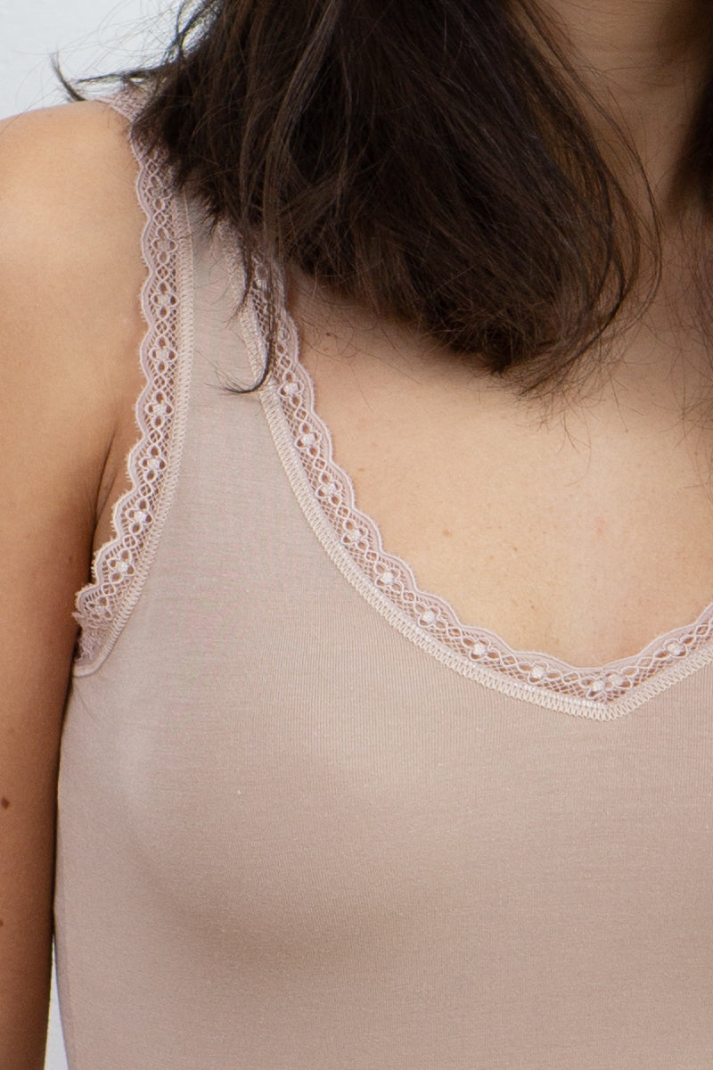 Canotta da donna Aurora in Micromodal - Spalla larga e rifinita con pizzettino elastico- ESCLUSIVA ONLINE