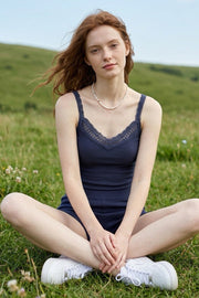 Canotta da donna LILA in cotone filoscozia®- Spalla larga con inserto macramé e tessuto costina ESCLUSIVA ON LINE