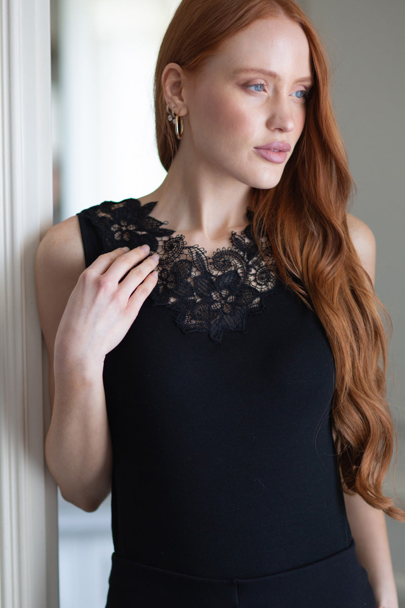 Women's vest Livia・Modal wool vest - With crochet effect ruffle