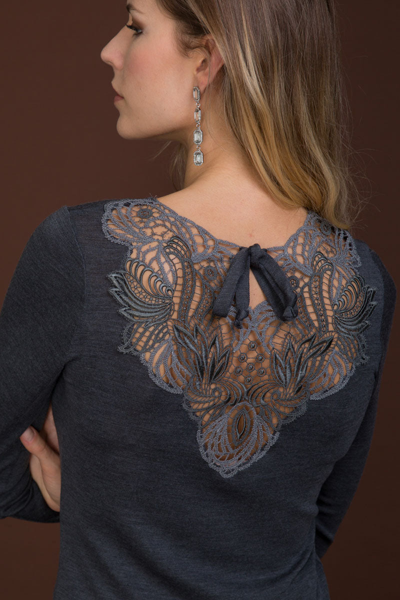 756 04 Long-sleeves wool-silk sweater with vintage-style Bischoff macramé on the bacs