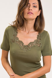Maglietta da donna Cleveland in cotone - Mezza manica con inserto macramé su tessuto liscio