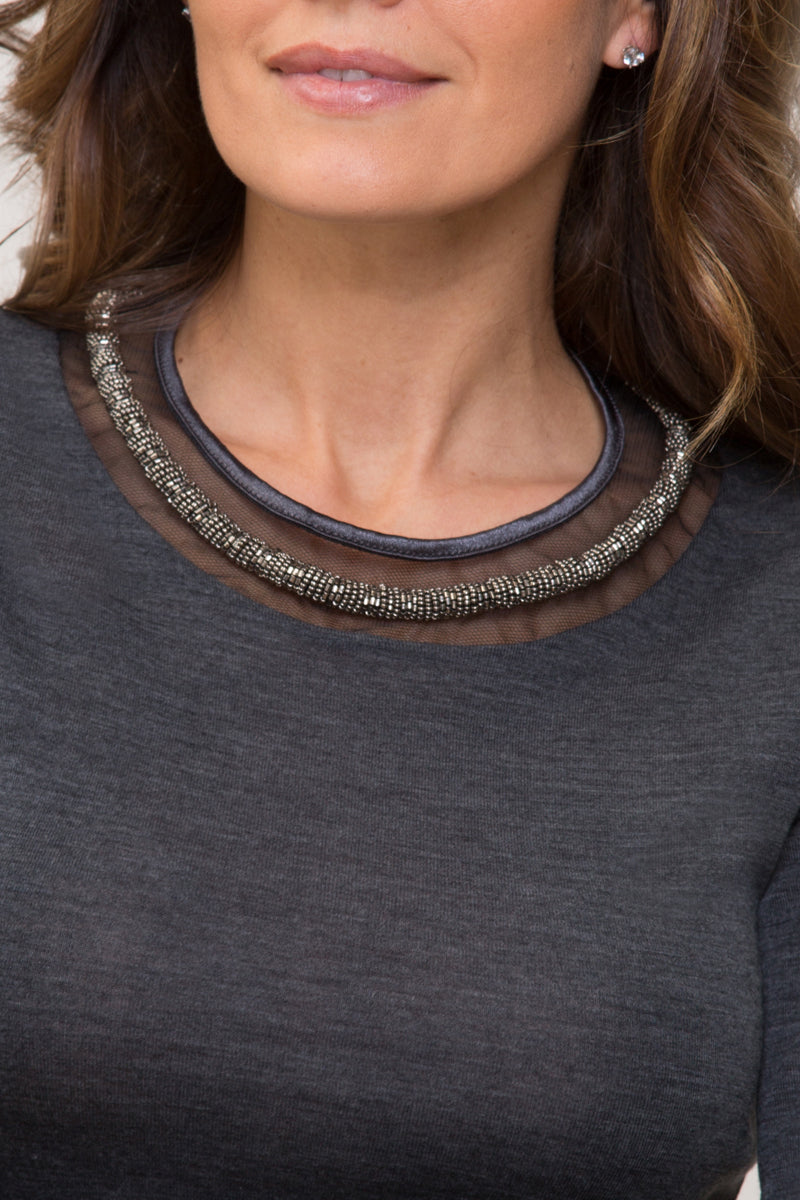 Life・Sleeveless in wool silk with necklace appliqué