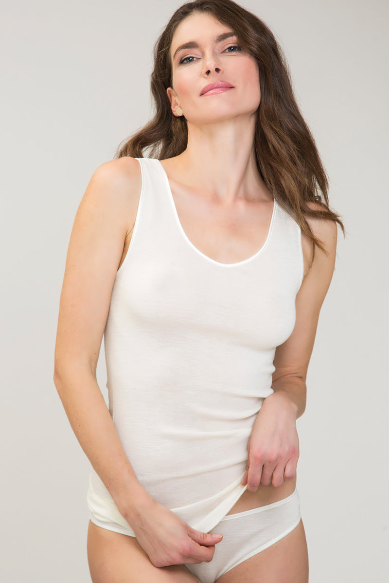 Canotta spalla larga da donna Vittoria in lana - Raffinata ed elegante rifinita con un leggero bordo di raso